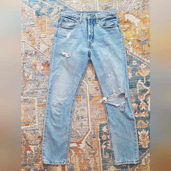 501 skinny in "can't touch this" deconstructed light wash - Picture 2 of 3